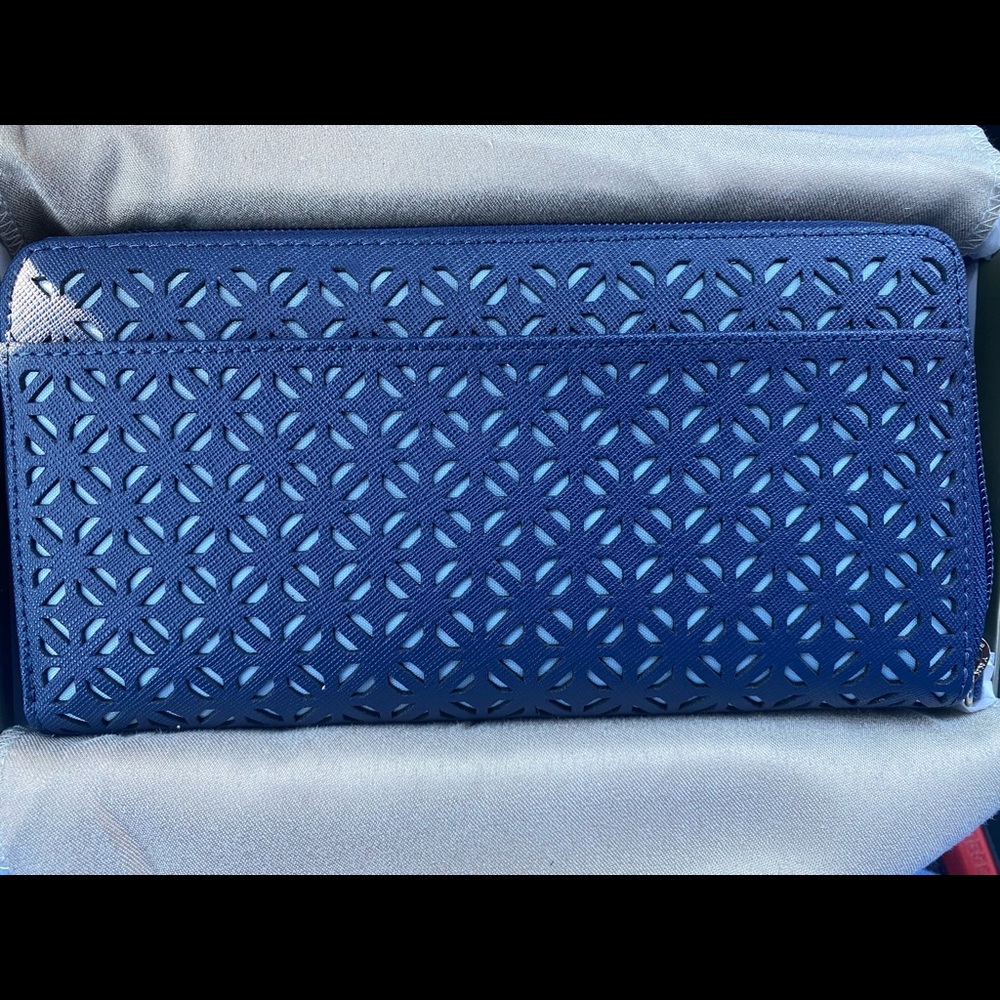 Levenger Accordion Wallet
Special Edition Marina style